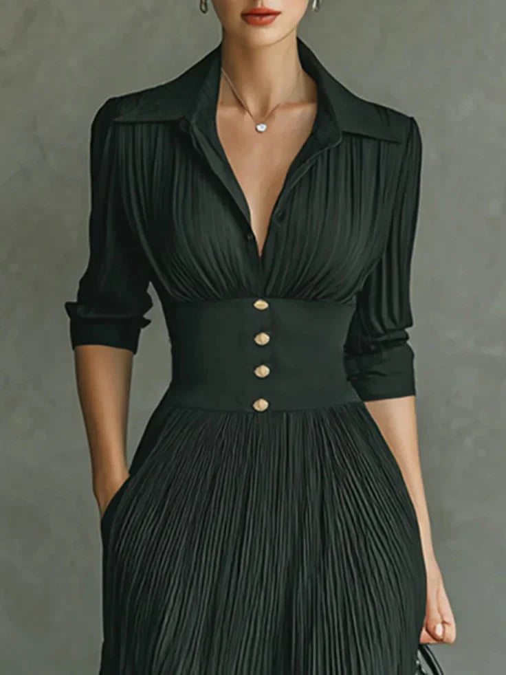 Elegant, pleated maxi dress with a collar and long sleeves