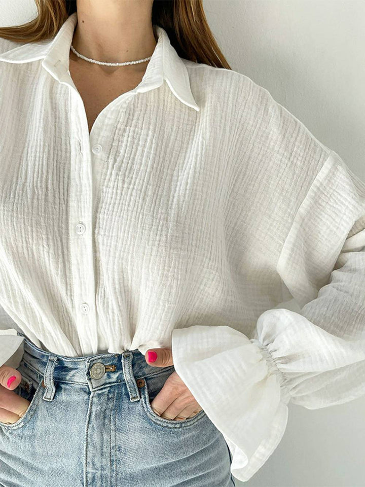 Women's shirt made of lightweight material with a loose fit