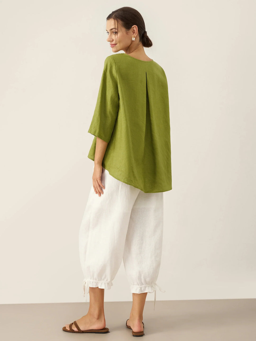 Evelyn | Comfortable Linen Top with Asymmetrical Hem and Round Neck