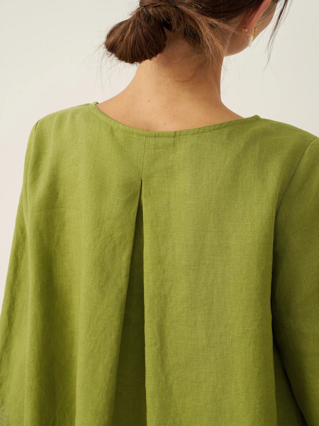 Evelyn | Comfortable Linen Top with Asymmetrical Hem and Round Neck