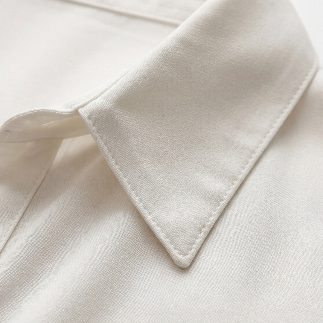 Women's shirt with pockets and handwritten print, button-up