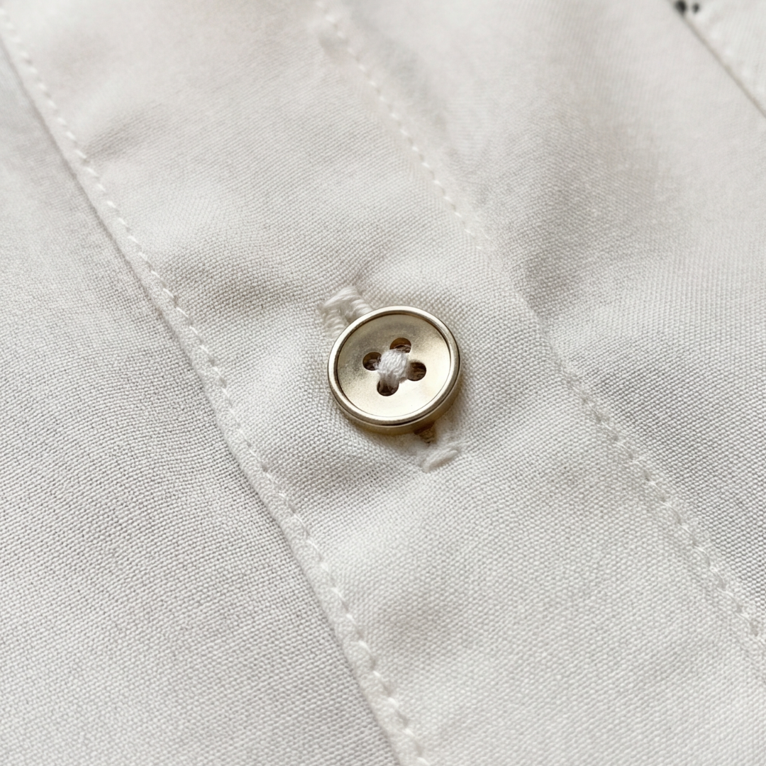 Women's shirt with pockets and handwritten print, button-up