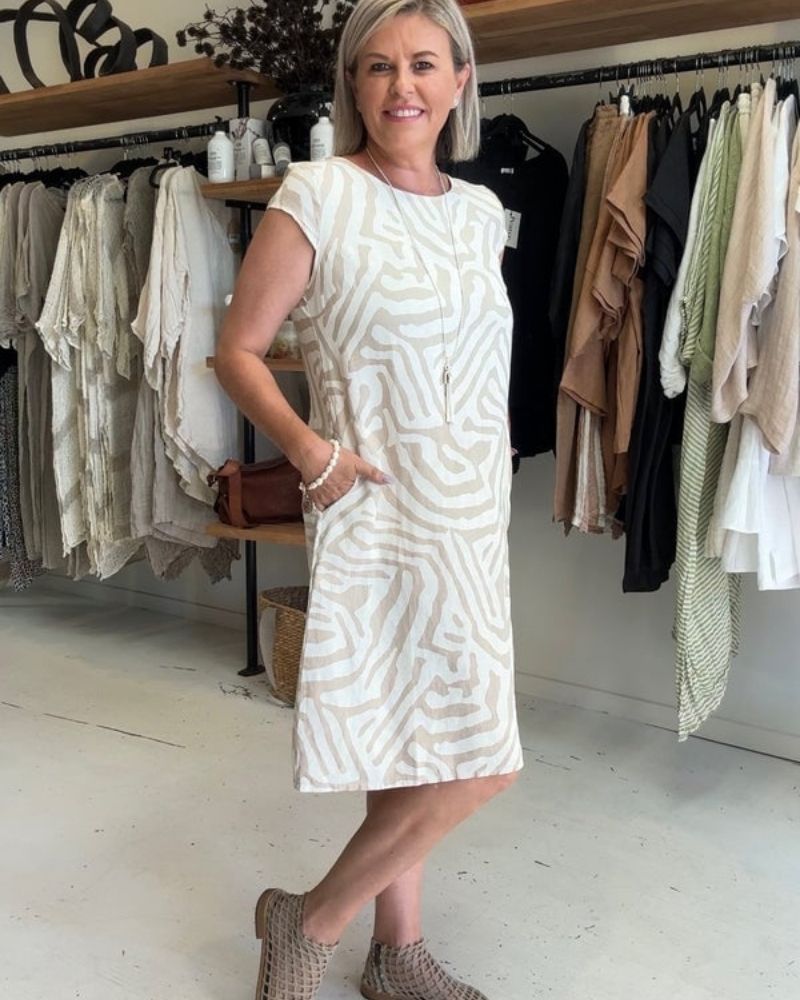 Hallie | Elegant Summer Dress with Round Neckline and Pretty Print