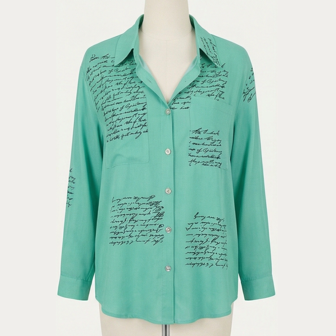 Women's shirt with pockets and handwritten print, button-up