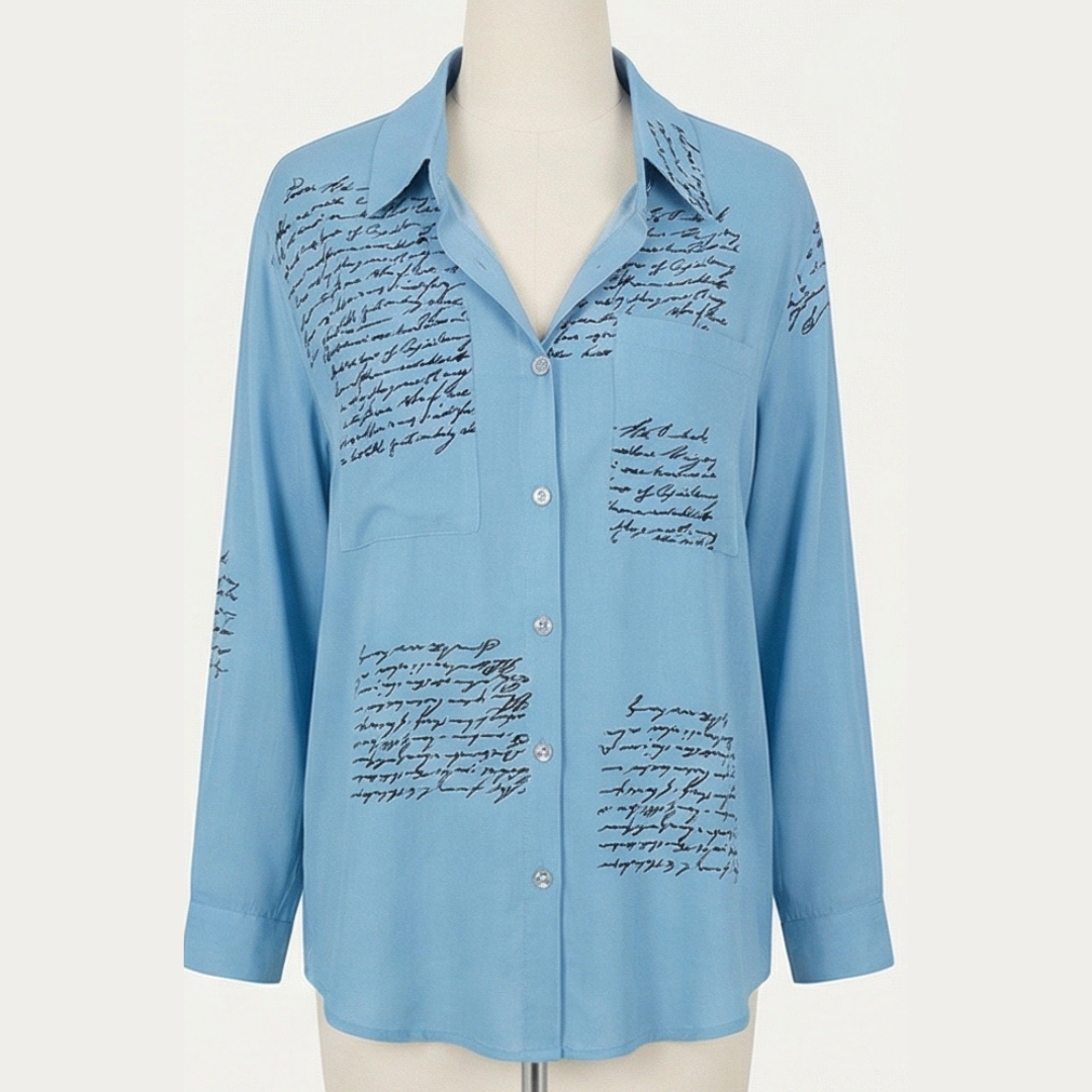 Women's shirt with pockets and handwritten print, button-up