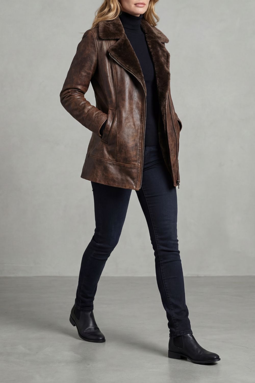 Women's jacket with a soft collar finish