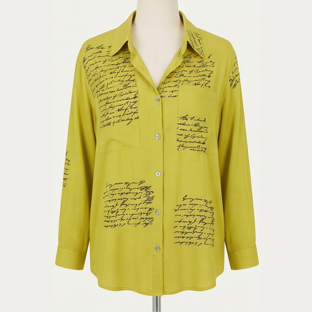 Women's shirt with pockets and handwritten print, button-up