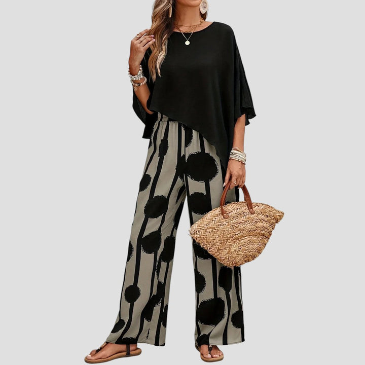 Wide women's pants with print and oversized blouse