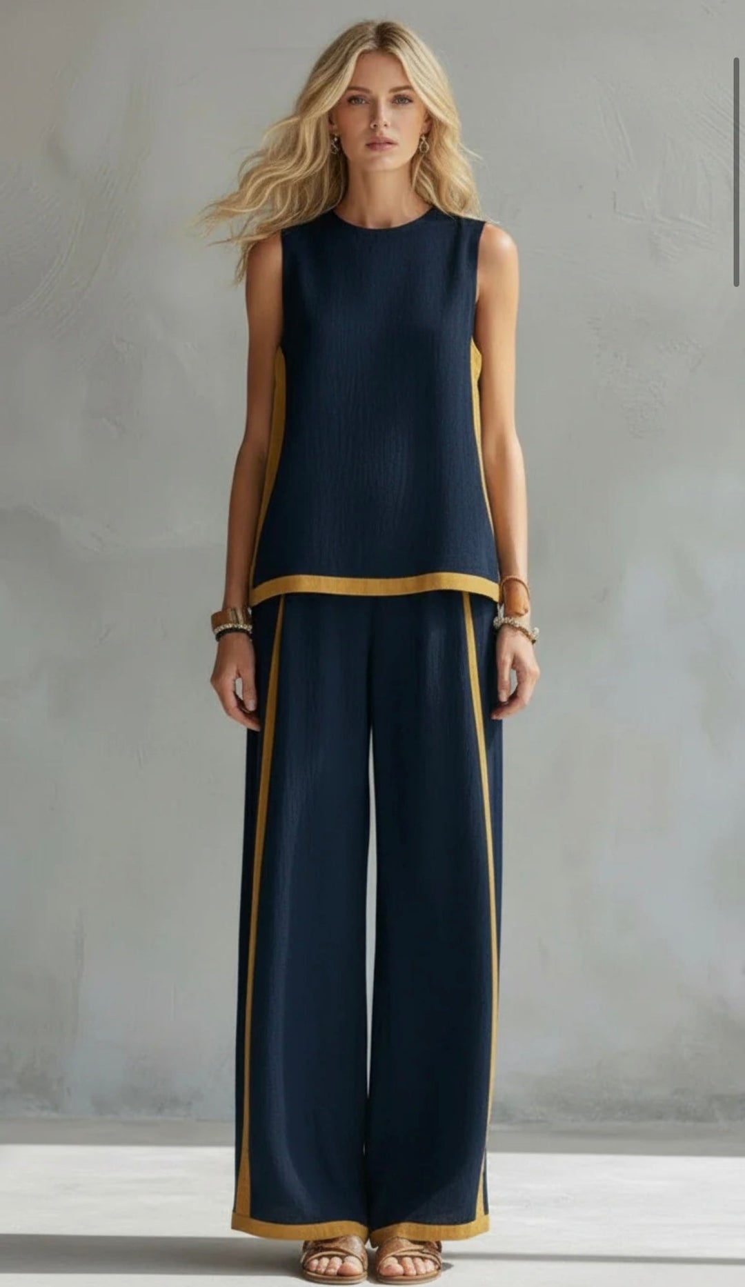 Leila - Elegant and casual vest and pants set in gray cotton and linen with two-tone edges.