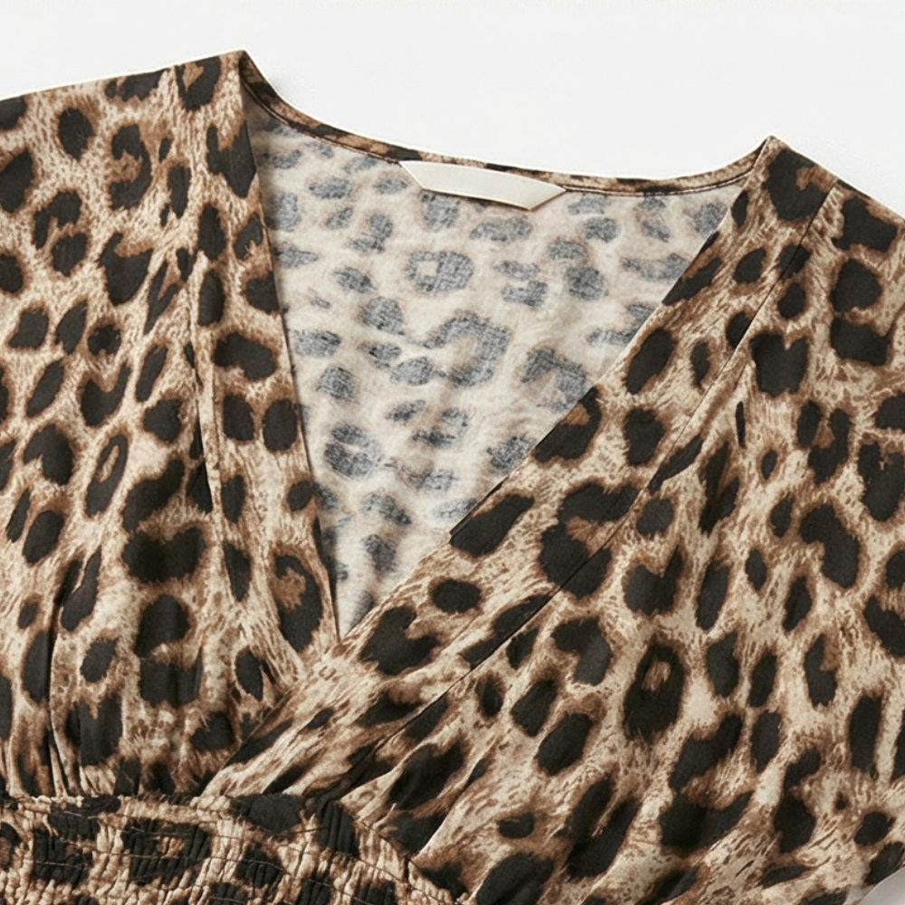 Women's maxi dress in leopard print with V-neck and short sleeves