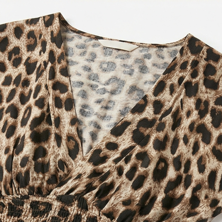 Women's maxi dress in leopard print with V-neck and short sleeves
