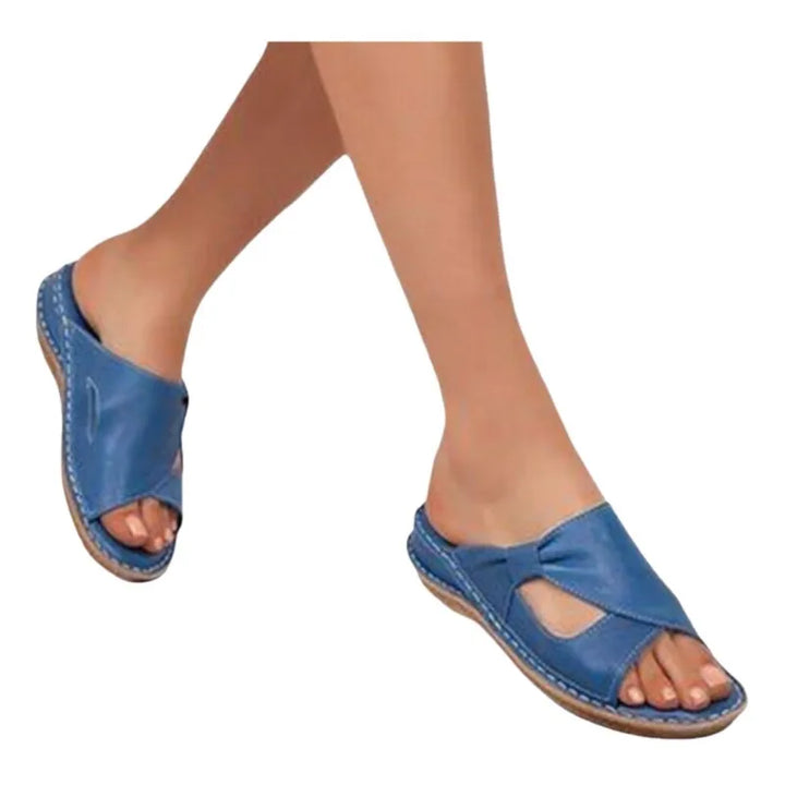 Women's flat sandals with a comfortable design