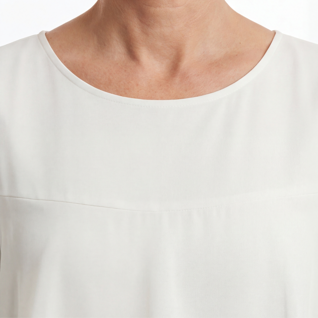 Women's dress with ruffles and three-quarter sleeves