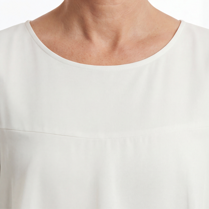 Women's dress with ruffles and three-quarter sleeves