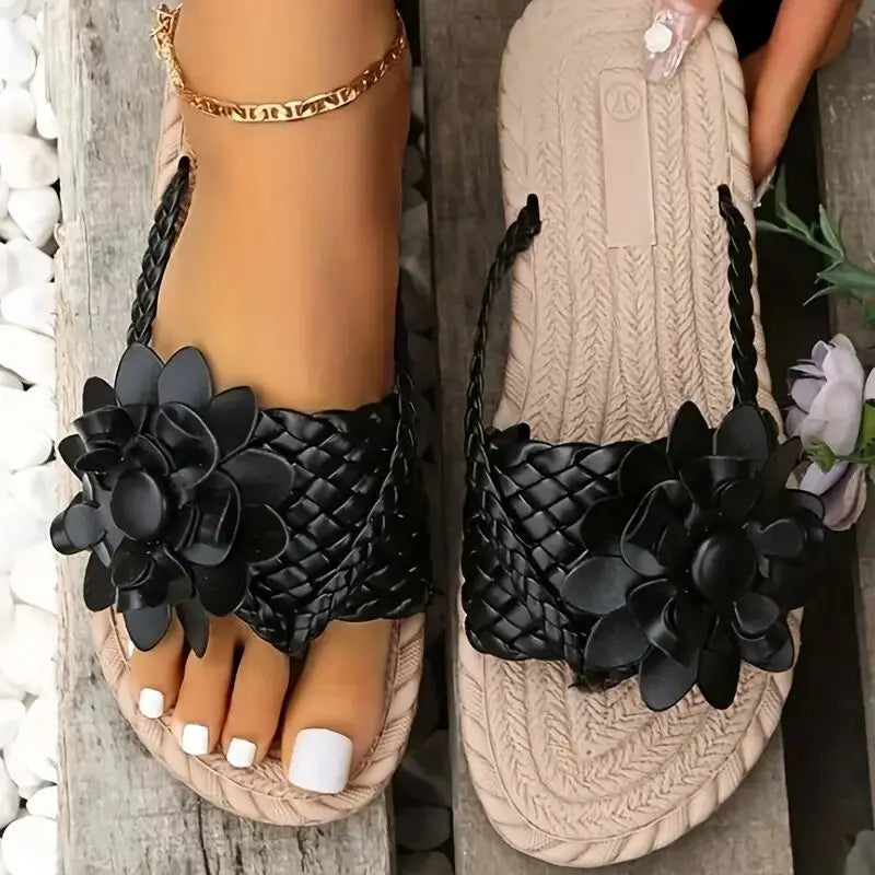 Women's sandals with woven strap and floral decoration