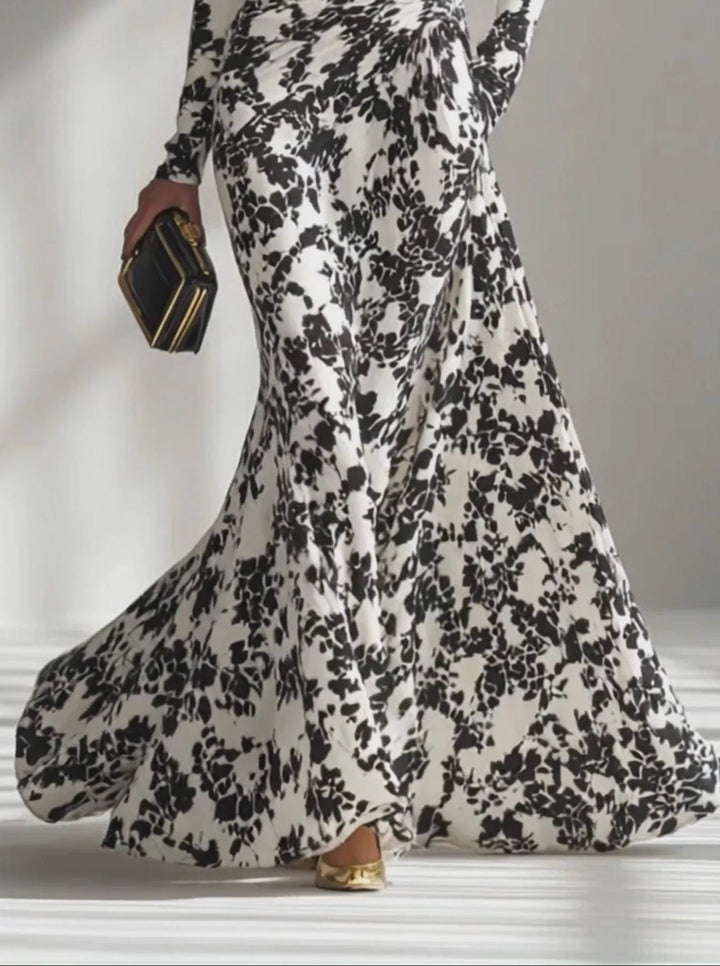 Maxi dress with long sleeves and black-and-white pattern