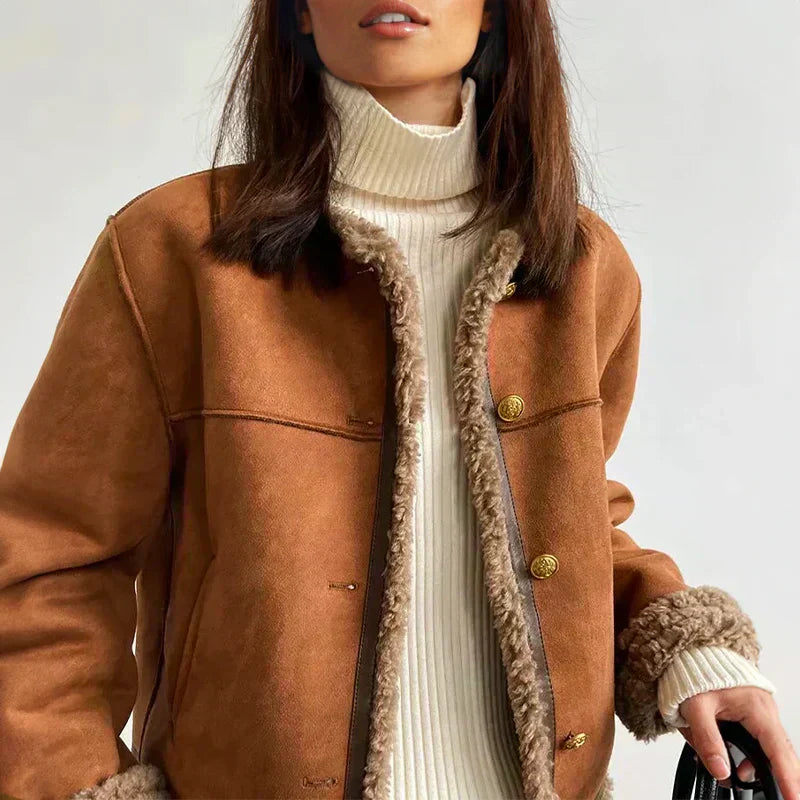 Women's jacket | short with a fur lining and button closure
