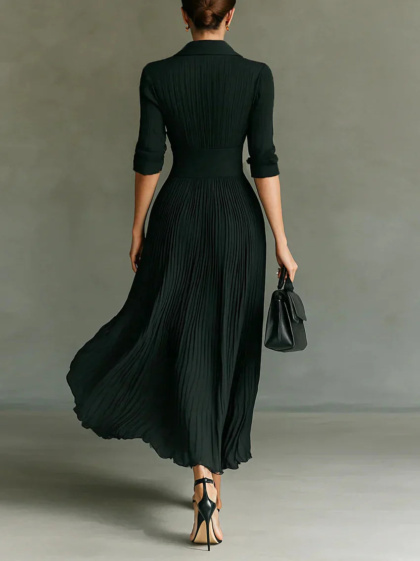 Elegant, pleated maxi dress with a collar and long sleeves