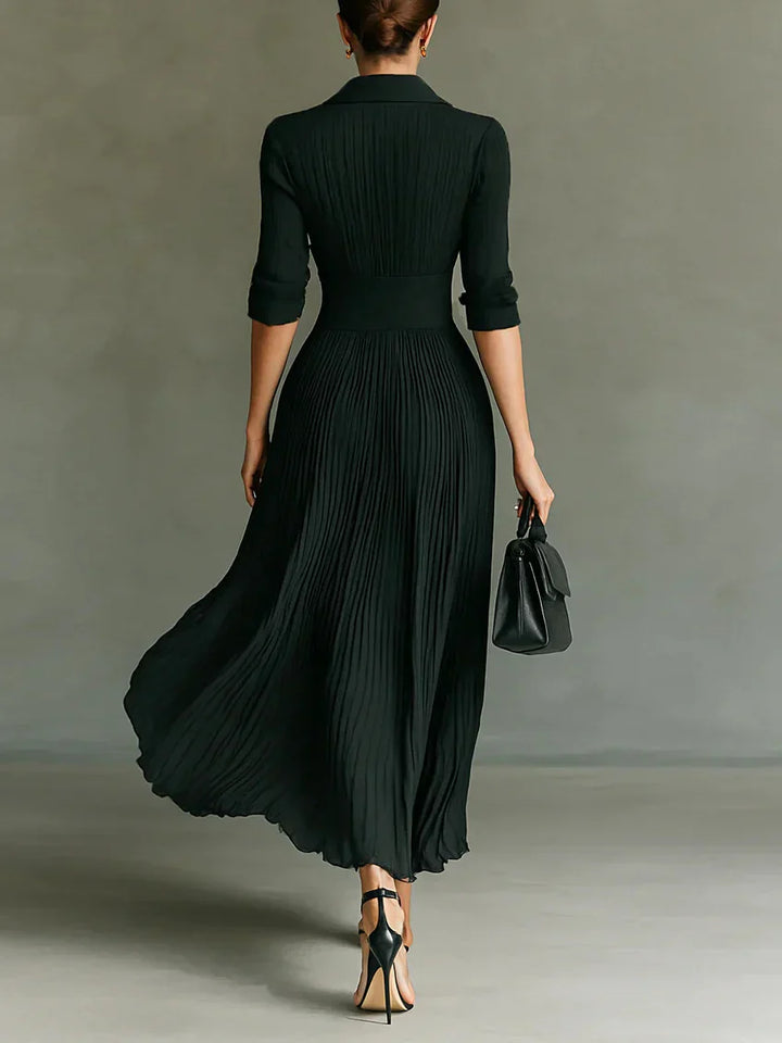 Elegant, pleated maxi dress with a collar and long sleeves