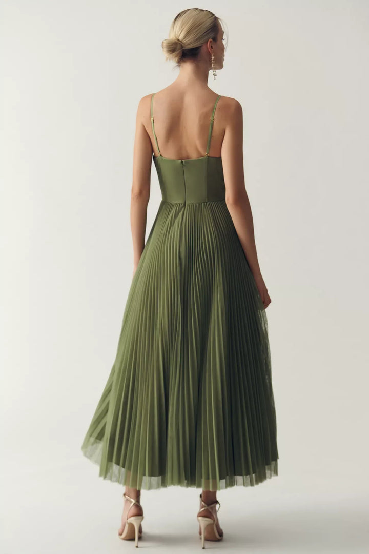 Nala | elegant dress with open back