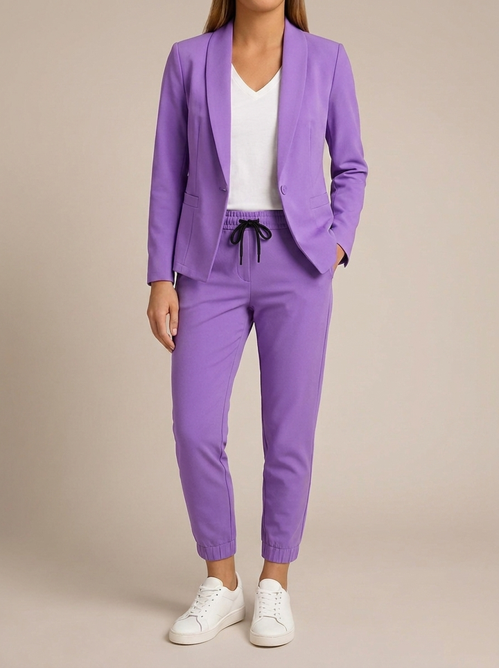 Monique | Modern Elegance in a Comfortable Suit