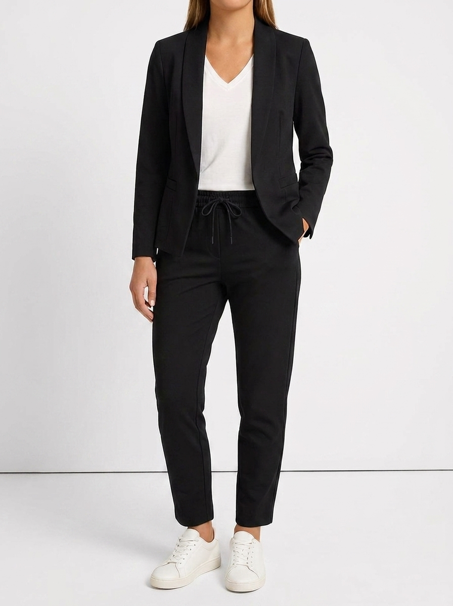 Monique | Modern Elegance in a Comfortable Suit