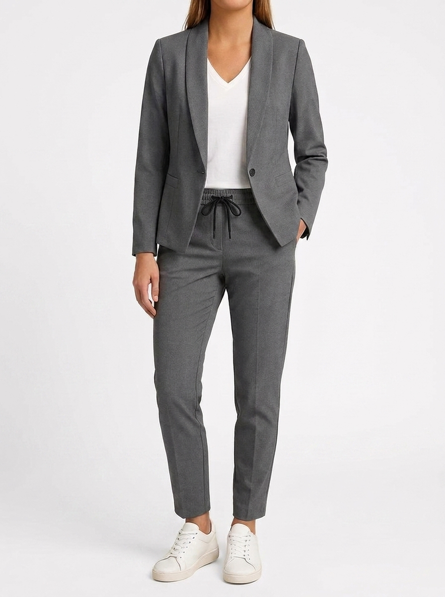 Monique | Modern Elegance in a Comfortable Suit