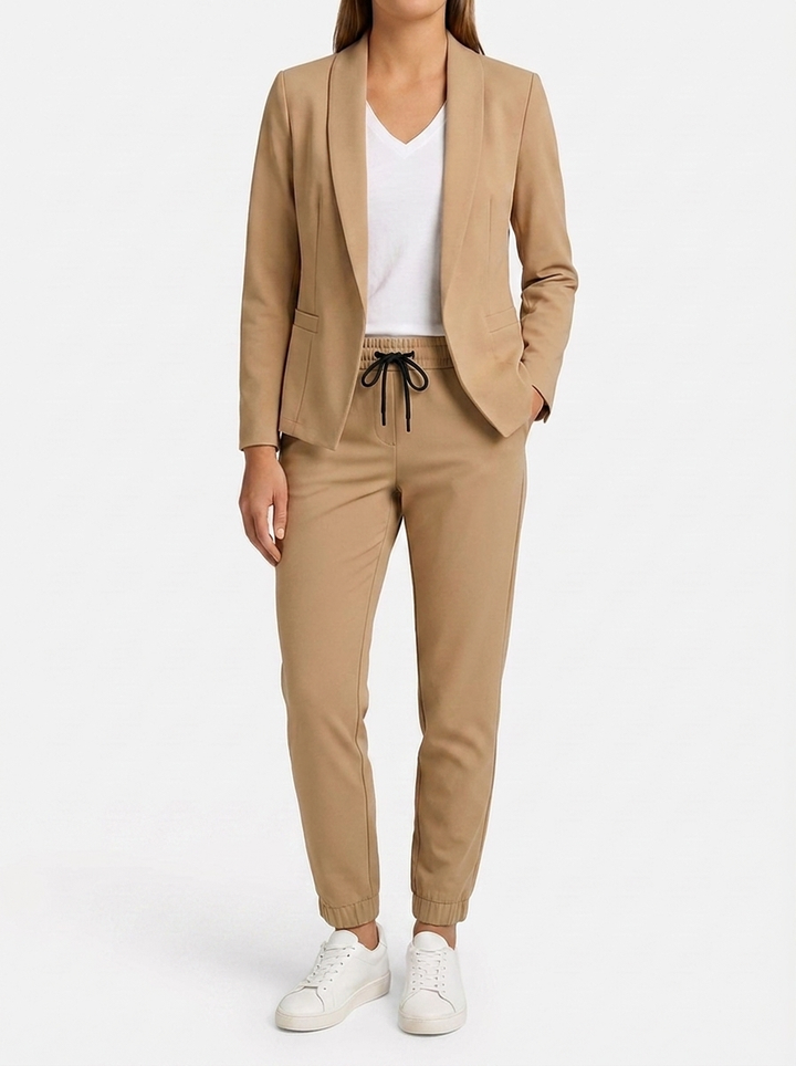 Monique | Modern Elegance in a Comfortable Suit