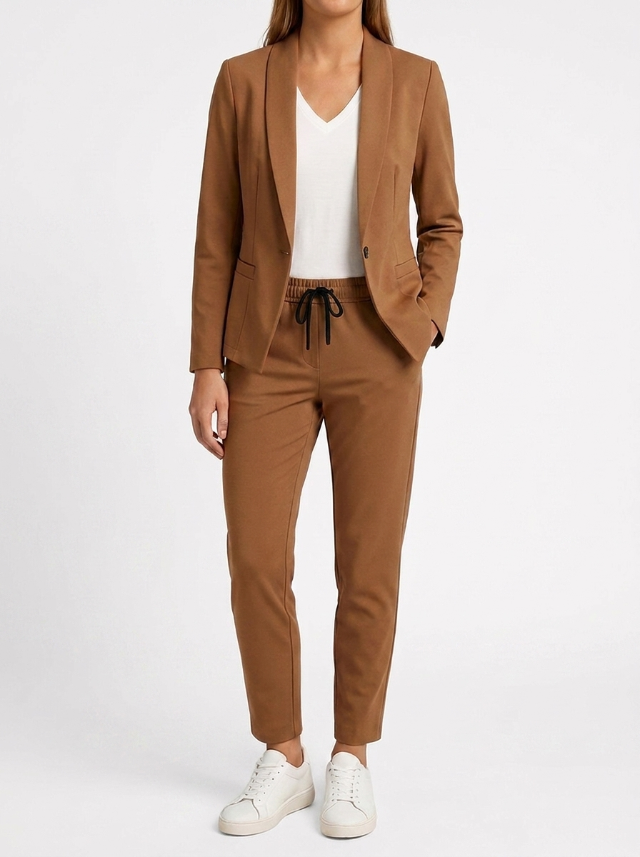 Monique | Modern Elegance in a Comfortable Suit