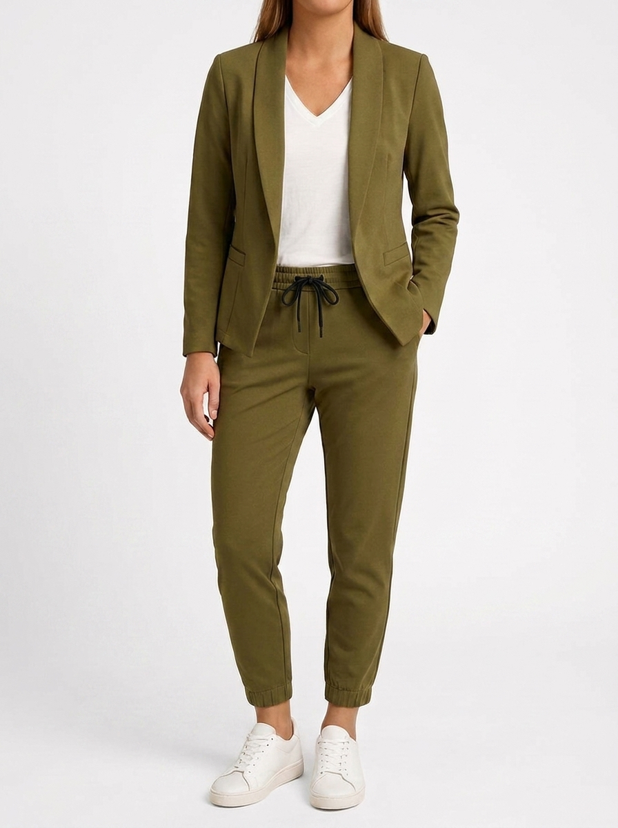 Monique | Modern Elegance in a Comfortable Suit