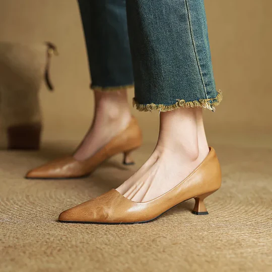 Afrila | Leather Pumps with Pointed Toe