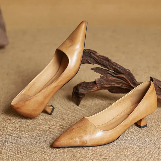 Afrila | Leather Pumps with Pointed Toe