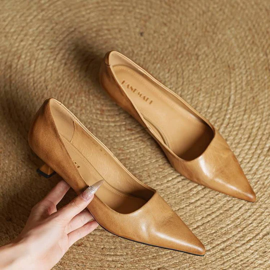Afrila | Leather Pumps with Pointed Toe