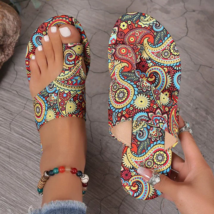 Women’s Flat Toe-Loop Sandals with Comfortable Strap Design