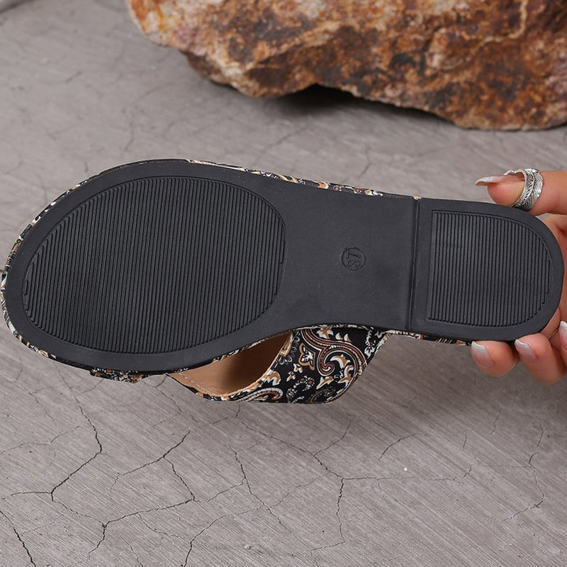 Women’s Flat Toe-Loop Sandals with Comfortable Strap Design